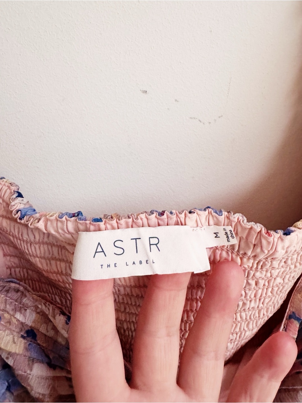 ASTR The Label Floral Smocked Puff Sleeve Crop Top Pastel Romantic M - Picture 5 of 5